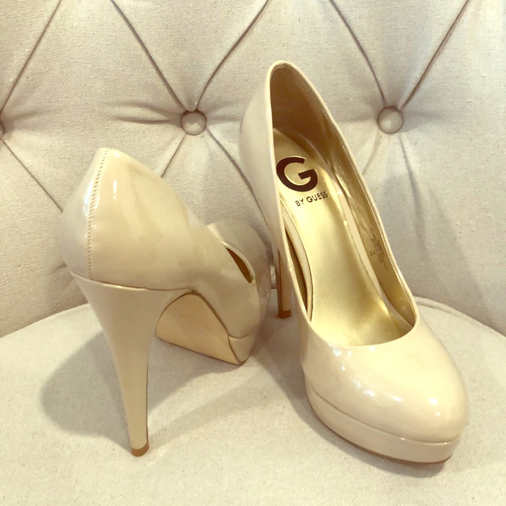 GUESS WINNA PATENT PLATFORM PUMP 👠- Size 7M